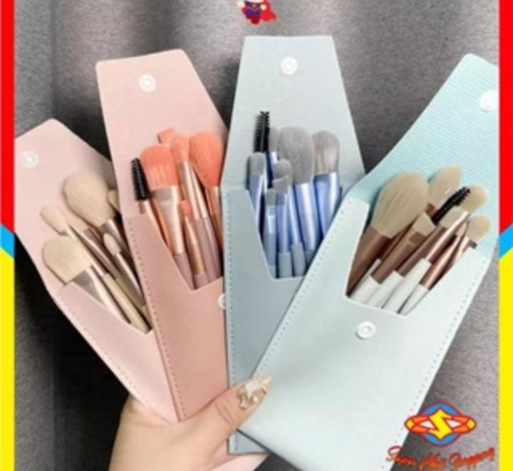 8 Pcs Makeup Brushes + Pouch