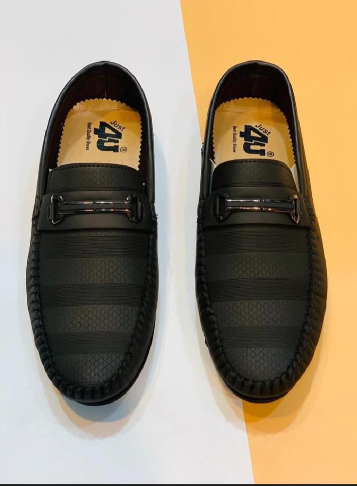 Black Textured Men’s Loafers – Lightweight Rexine Elegance