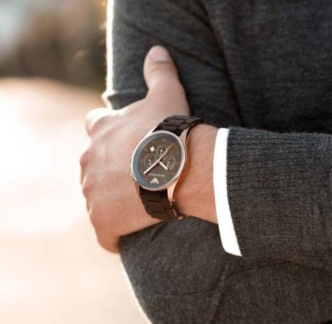 ✨ "Luxury Men’s Stainless Steel Watch – Iconic Style + FREE Delivery"