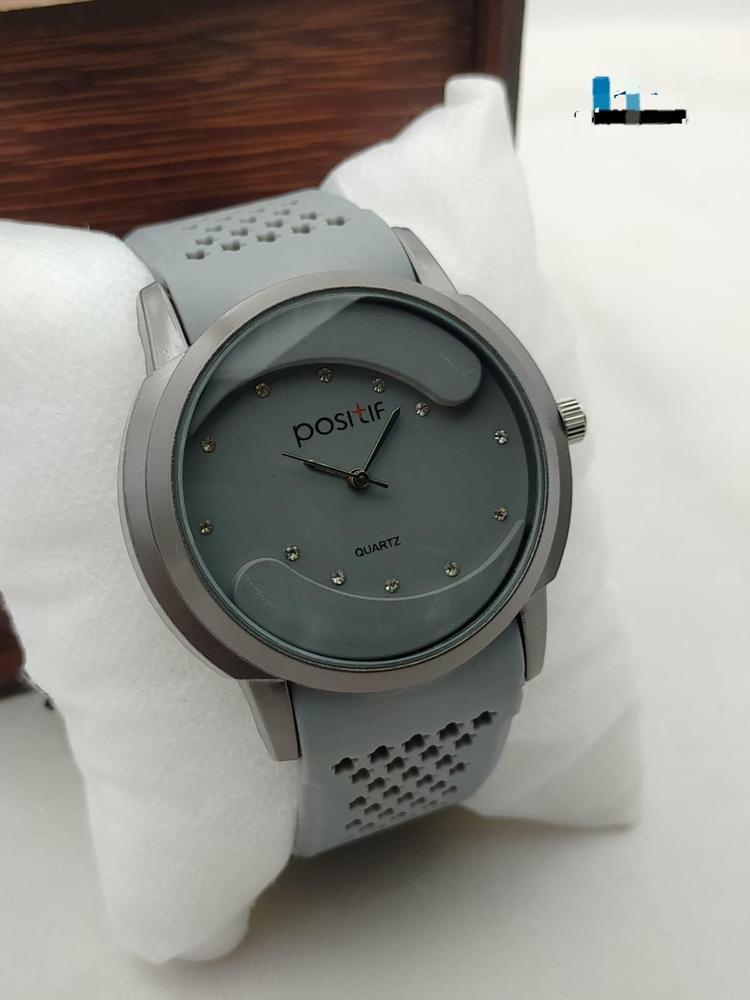 ✨ "Trendy Square Silicone Watch – Comfort Meets Unique Style"