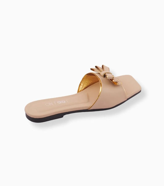 “GlamHivePK™ Off-White Rhinestone Slippers – Elegant Women’s Fancy Wear ✨ | Free Delivery 🚚”