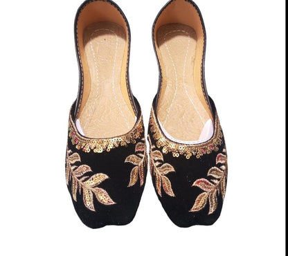✨ Elegant Embroidered Women’s Khussa – Handcrafted Comfort with PVC Sole ✨
