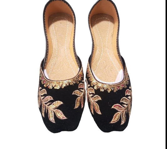 ✨ Elegant Embroidered Women’s Khussa – Handcrafted Comfort with PVC Sole ✨