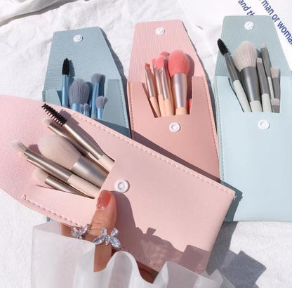 8 Pcs Makeup Brushes + Pouch